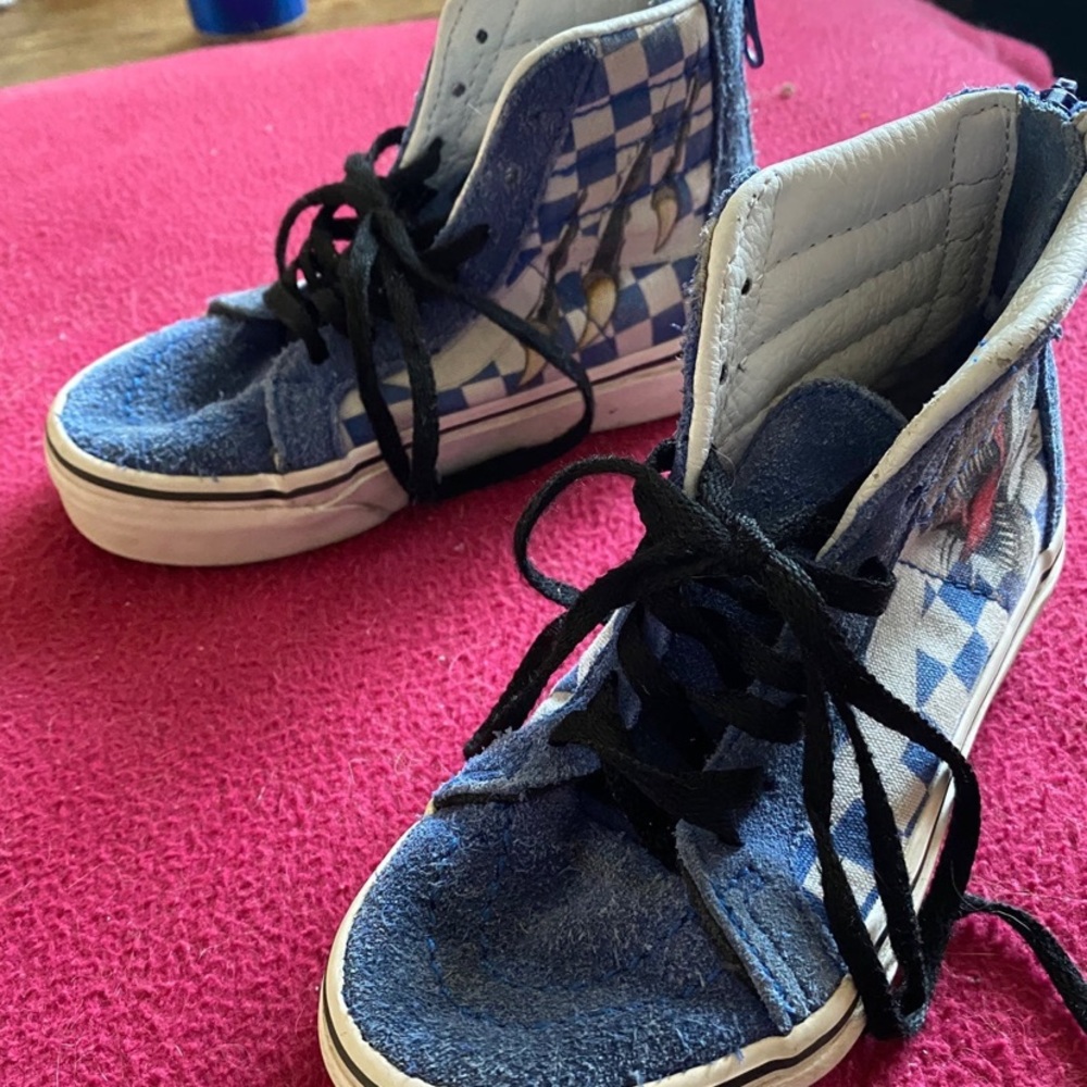 VANS Authentic Canvas Skate Shoes kids size 11 with dinosaur